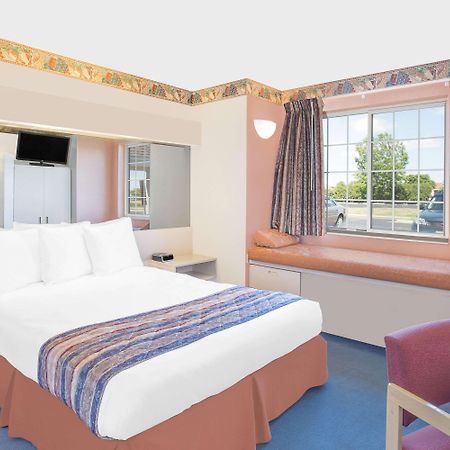 Microtel Inn & Suites By Wyndham Fond Du Lac Fond du Lac Exterior foto